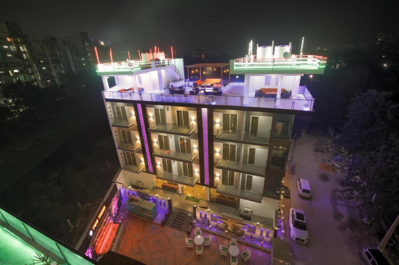 Twin Towers Bed & Breakfast Грейтър Нойда Екстериор снимка