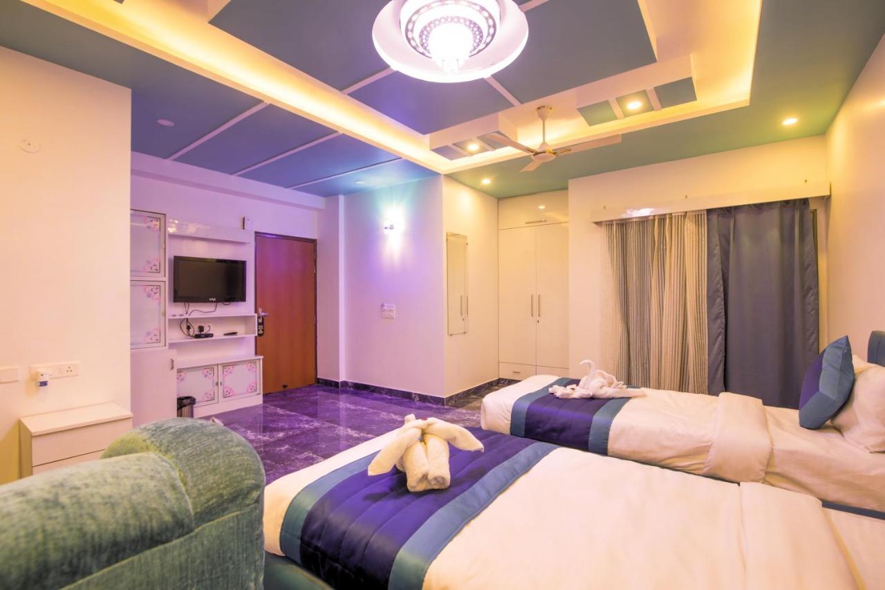 Twin Towers Bed & Breakfast Грейтър Нойда Екстериор снимка