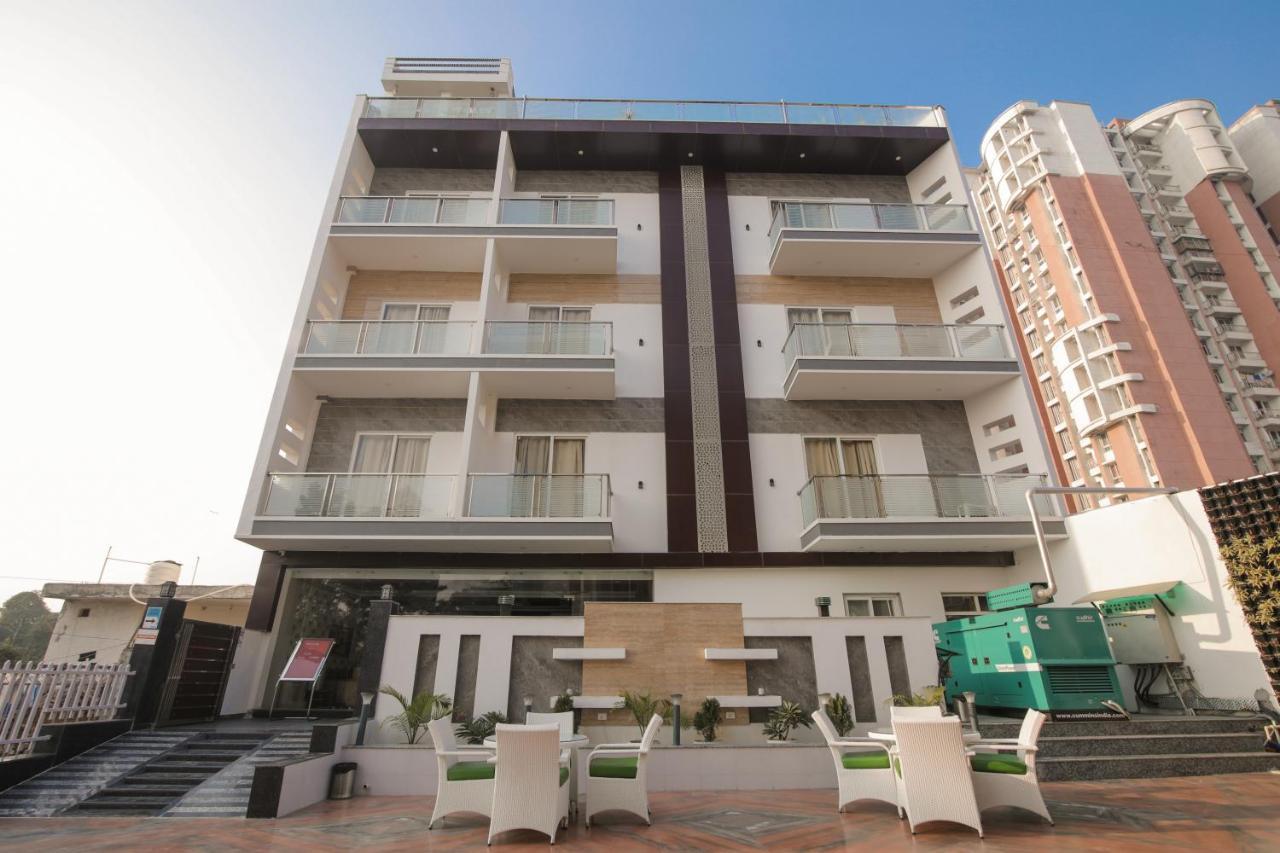 Twin Towers Bed & Breakfast Грейтър Нойда Екстериор снимка
