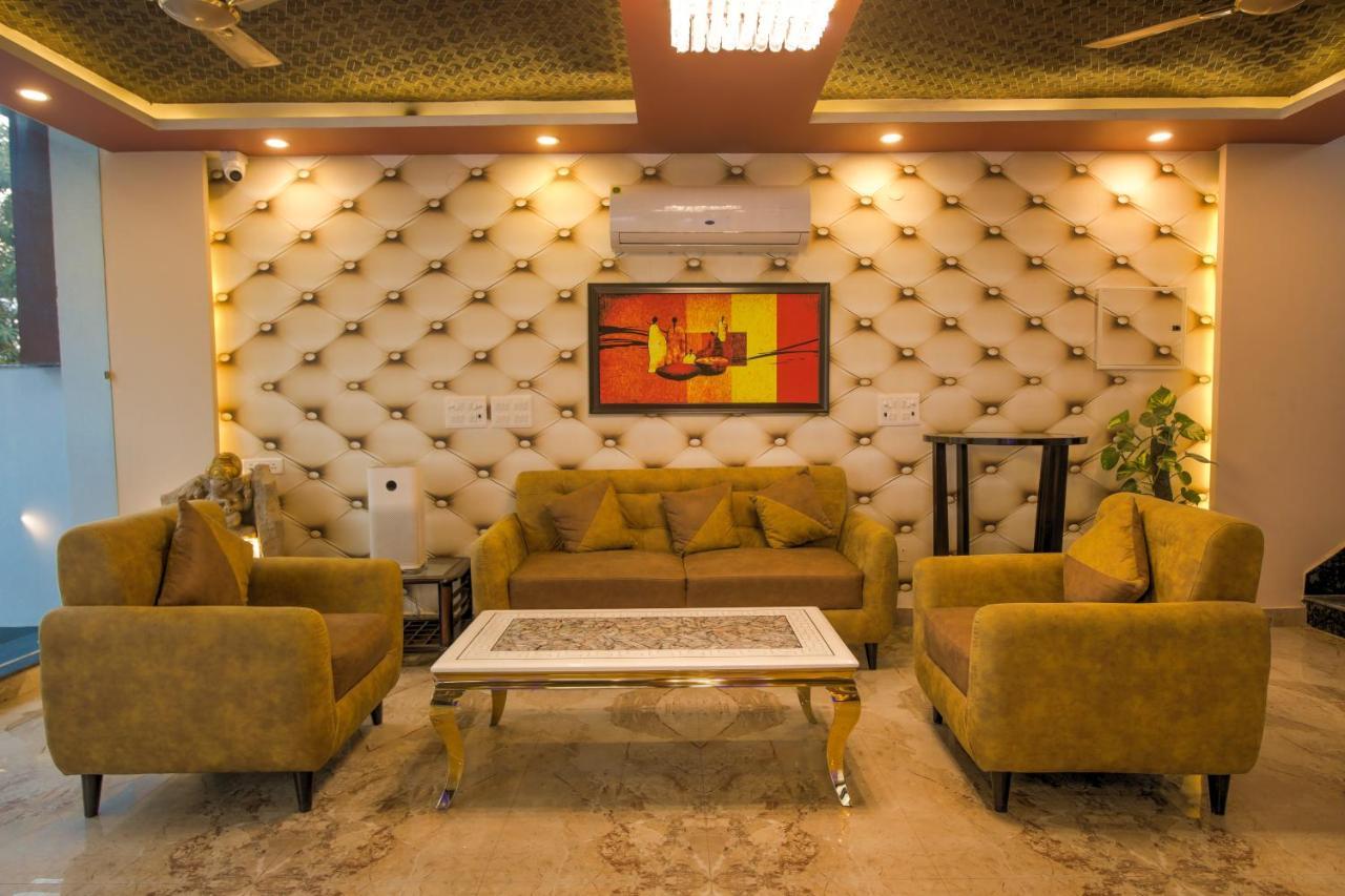 Twin Towers Bed & Breakfast Грейтър Нойда Екстериор снимка