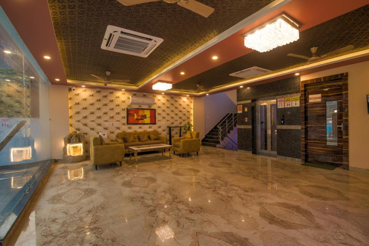 Twin Towers Bed & Breakfast Грейтър Нойда Екстериор снимка