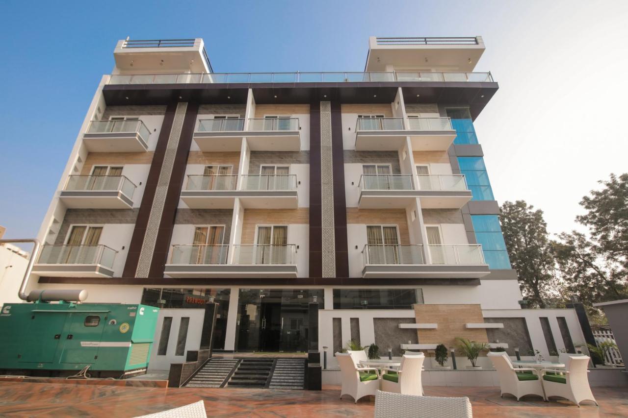 Twin Towers Bed & Breakfast Грейтър Нойда Екстериор снимка